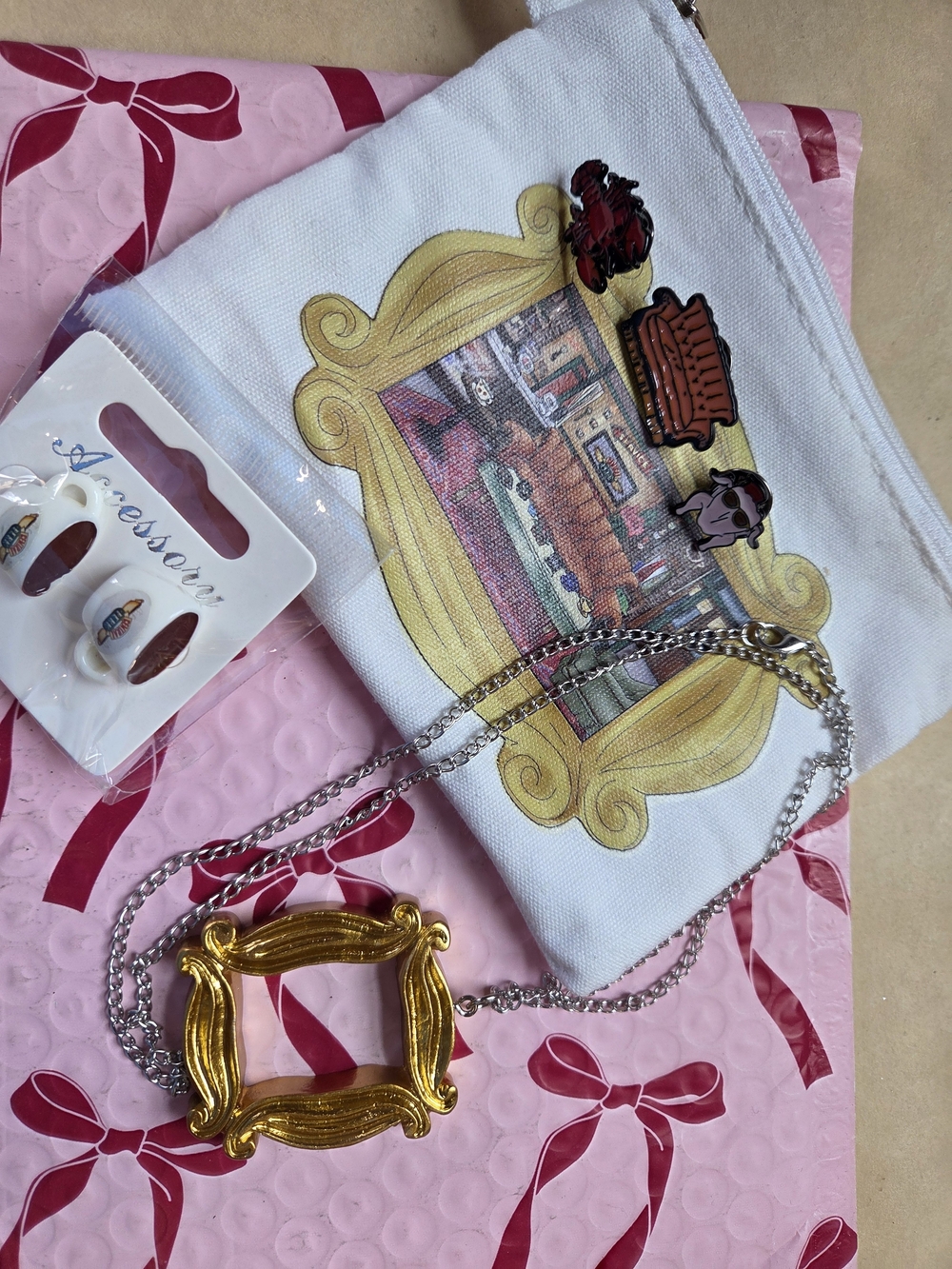 🍍Bundle Friends Frame, Necklace and Earrings